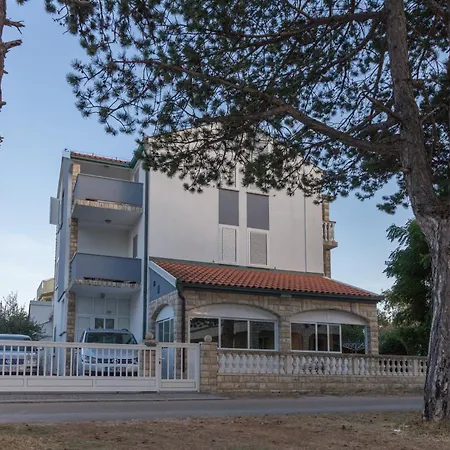 Pensión Sunset Near The Sandy - By Ta Leut Agency