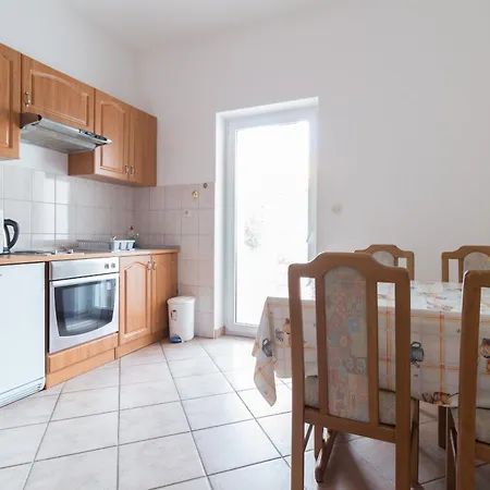 Pensión Sunset Near The Sandy - By Ta Leut Agency